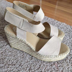 Nude Wedges